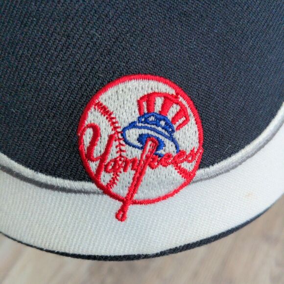 New York Yankees MLB Twins Enterprise Embossed Strapback Baseball Hat Cap Y2K - Picture 9 of 11